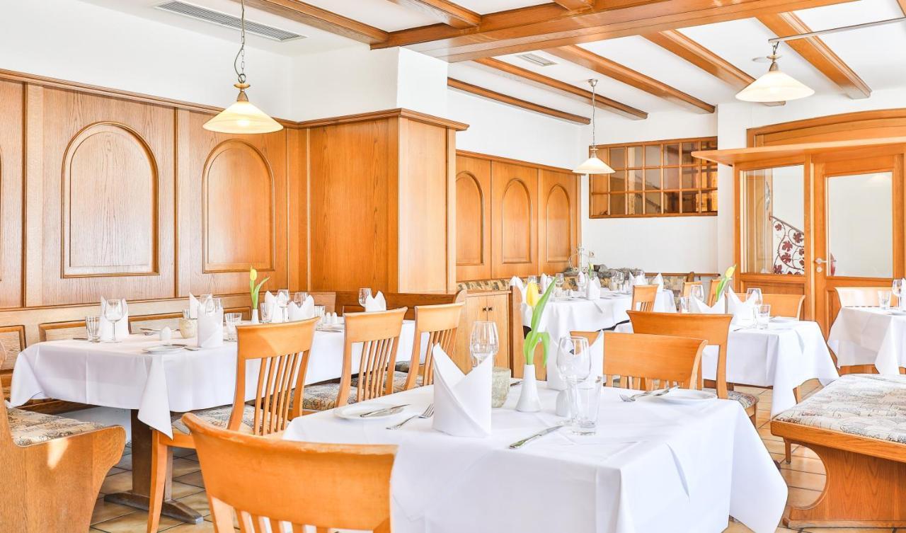 Hotel-Gasthaus "Krone" Boetzingen Bagian luar foto