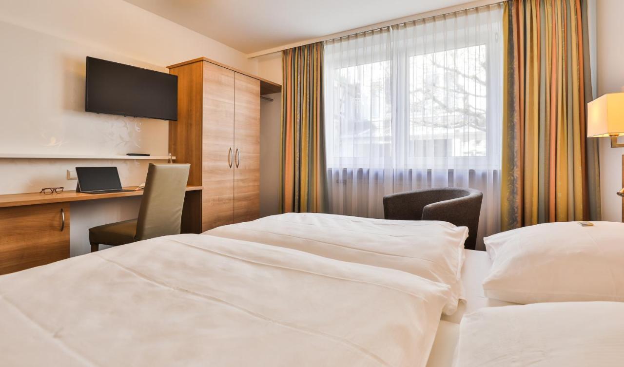 Hotel-Gasthaus "Krone" Boetzingen Bagian luar foto