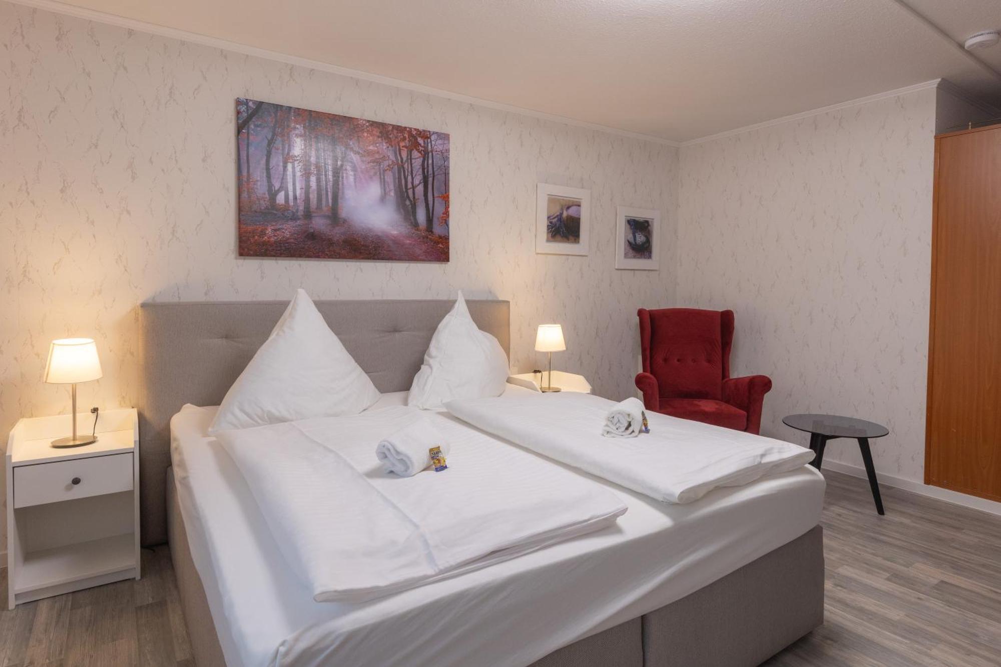 Hotel-Gasthaus "Krone" Boetzingen Bagian luar foto