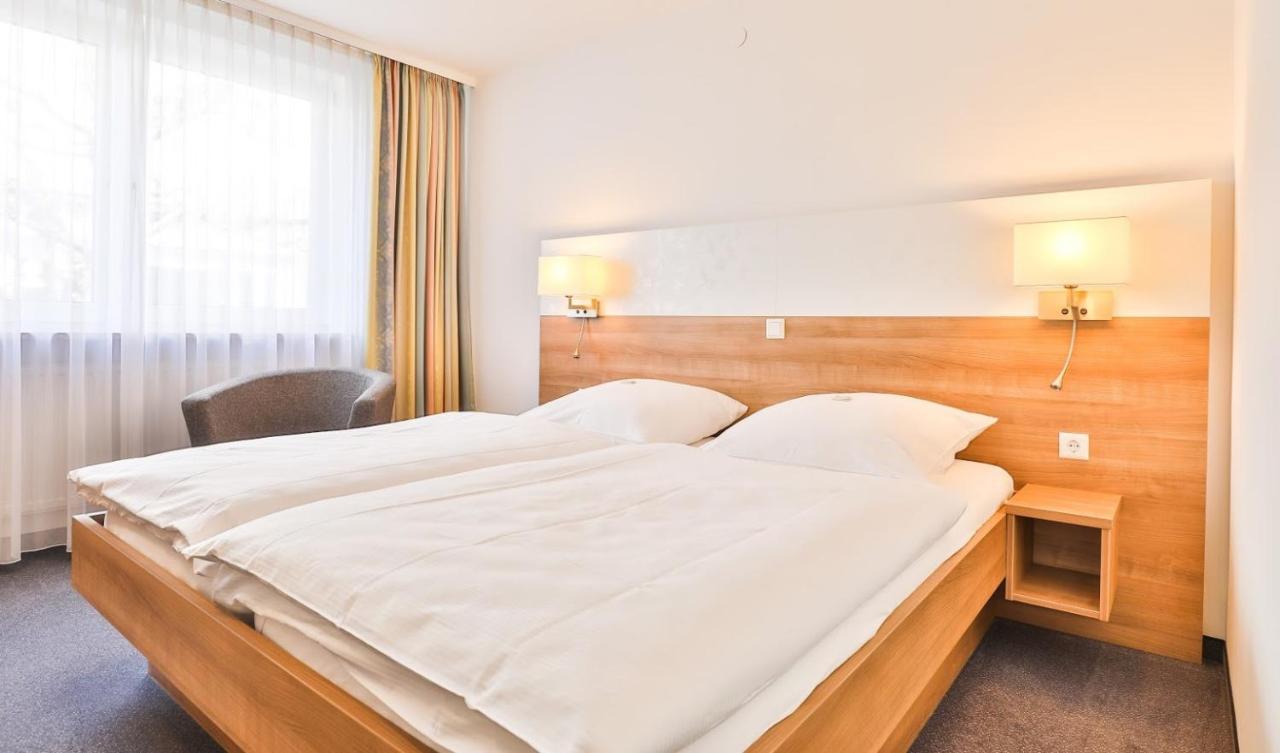 Hotel-Gasthaus "Krone" Boetzingen Bagian luar foto